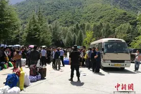 部分航空公司因九寨沟地震推出免费退改票政策图片