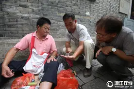 小玩意大身段 杭州蟋蟀市场火爆图片