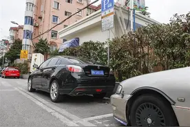 要闻|正规停车位内停车，却收到违停短信图片