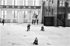 实习不够章来凑 能力不行谁来救图片