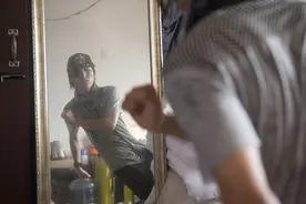 他的朋友圈里都是自己跳舞的视频！朝晖路超市卖猪肉的18岁小伙，生活里只有它！图片