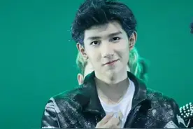 多面王源演唱会三变发型 精彩个人秀引迷妹尖叫图片