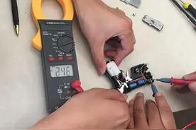 测试恶作剧玩具 瞬间电压高达246伏图片