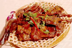 十八道工序秘制的酱板鸭，最适合没胃口时下饭图片
