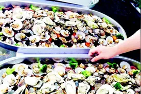 看泡沫秀吃“海鲜大咖” 啤酒大篷引客各出奇招图片