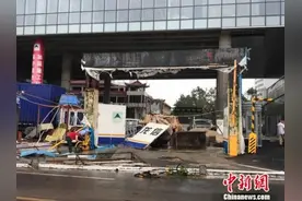 “天鸽”直扑珠海 记者目击台风威力图片