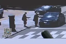 俩和尚持假“皈依证”街头“化缘” 威海民警识破真相图片