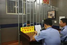 骑摩托车驶入隧道与交警“猫捉老鼠”，涉事男子被行拘20天图片