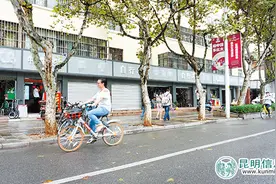 受共享单车冲击生意大不如前 昆明传统单车商家谋转型图片