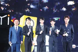 午间星闻|TFBOYS有了新头衔:未来指挥官；霍元甲玄孙全运会夺冠，她是霍家目前唯一习武的人图片