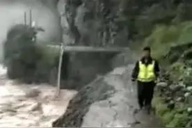 受暴雨影响 四川平武至九寨沟道路完全中断图片