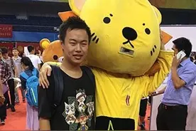 北京理科状元李宇轩北大报到：爱玩游戏，王者荣耀太简单图片