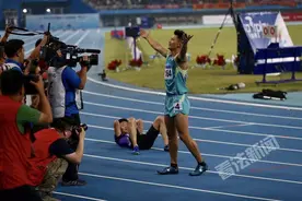 百米“飞人”易主 年轻人谢震业夺全运会男子百米冠军图片