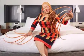 最新吉尼斯纪录大全出炉：俄女模拥有最长双腿(图)图片