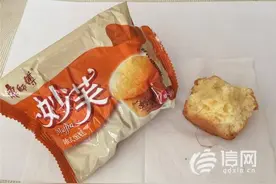 康师傅妙芙蛋糕吃出头发 厂家：可能包装里带的图片
