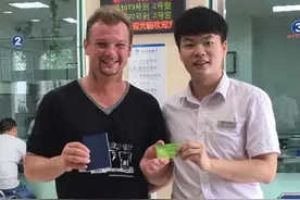 东阳农商银行专业服务引外国友人“点赞”图片