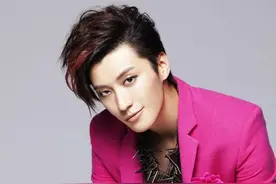 鹿晗胡歌周杰伦成龙 男星穿粉色一点儿也不娘图片