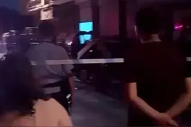 因儿女学费纠纷，浙江义乌一男子连刺数刀重伤亲生父亲图片