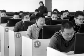 杭州首场网约车司机从业资格考试开考 司机普遍感觉有难度图片