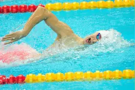第五金！孙杨1500米自由泳夺冠 金牌数追平上届图片