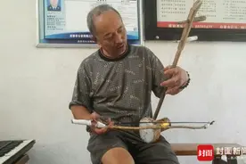 椰壳做琴竹为弓 成都“最文艺”门卫大爷拉自制二胡走红图片