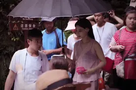 范冰冰片场路透穿着清凉 真人又瘦又白美翻天图片