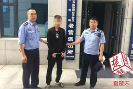 生财有“道”！男子用吸铁石偷捞许愿池硬币，数量达2000余枚图片