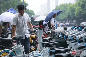 共享电动车来凑热闹了 乱停就罚99元图片