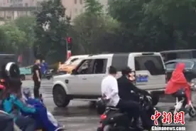 婚礼车队西安街头封路 一驾驶员被移送派出所(图)图片