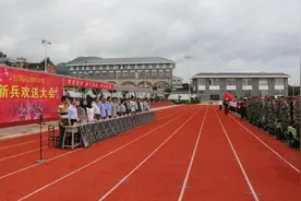 富民县欢送新兵入伍图片