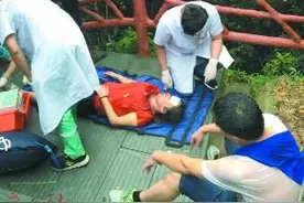 夫妻登山拍照遭雷击 盘点各地离奇诡异的雷击事件图片