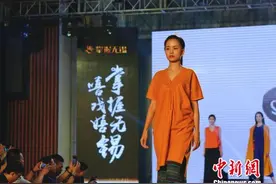 世界旅游小姐无锡直选总决赛 众佳丽登台走秀图片