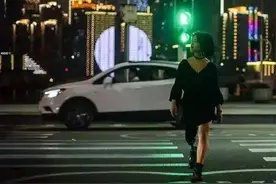 西政独腿女孩分享自己的故事：妈妈帮助我接受不完美图片