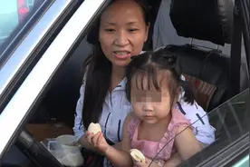 马上评｜带娃开出租的单亲妈妈，需要社会支撑图片