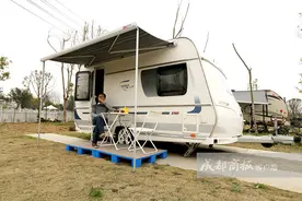 稀奇！遂宁小伙花30万买辆房车长驻三圣乡 不再租房以此为家图片