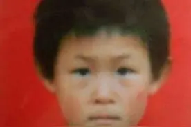 女童独自玩耍时被两骑摩托车男子带走 至今11年杳无音讯图片