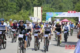 数百名自行车手聚晋江紫帽山 展现速度与激情图片