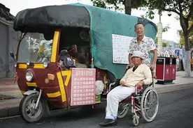 暖闻｜河南农夫自制房车携病妻游40城，离婚夫妻受感动复婚图片