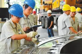 国内最大最重转盘轴承下线图片