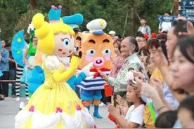 重庆欢乐谷开启国庆中秋魔法狂欢 这里的精彩一天嗨不够图片