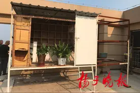 “鸽子迷”楼顶养鸽子，邻居晾晒衣物遭殃了，城管怎么处理？图片