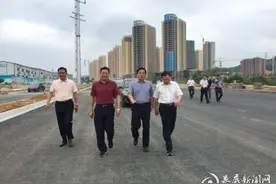 华学健现场调研调度娄底大道项目建设图片