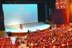 山大青岛校区全面启用 图书馆对市民开放图片