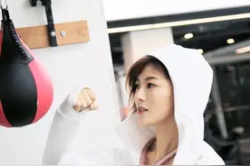 3个月狂甩25斤？常思思：不会玩球虐腹的女歌手不是真辣妈！图片