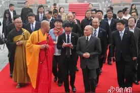柬埔寨国王考察浙江奉化雪窦寺 加强佛教文化交流图片