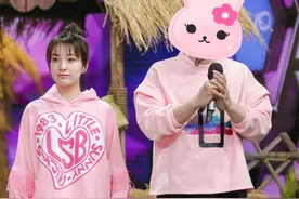 杜海涛晒与吴昕合影，为啥把自己的脸打上了马赛克？图片