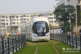 光谷有轨电车分段试跑20公里 热身准备年底通车图片