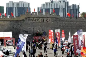 “双节”叠加旅游旺 大境门前好风光图片