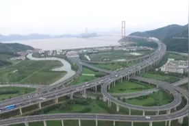 舟山跨海大桥：入舟车流量持续增加 通行有序图片