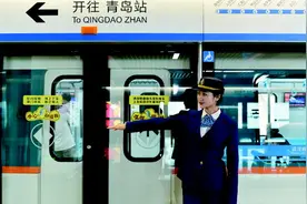 地铁站务员孙娜：不间断巡视 每天要走3万多步图片